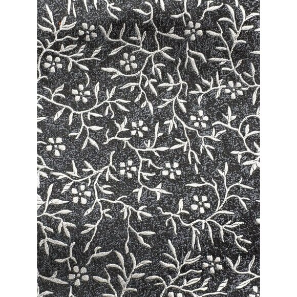 TOMMY BAHAMA Tie Men's 100% Silk 62.5 Black White Hand Sewn Floral Vines GUC - Picture 3 of 10